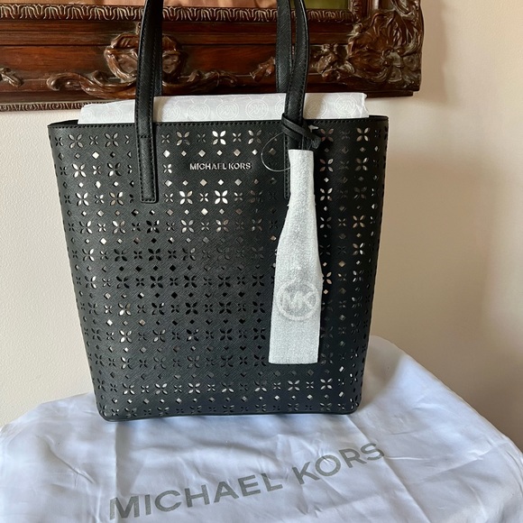 Michael Kors Haley Bag - Picture 5 of 8